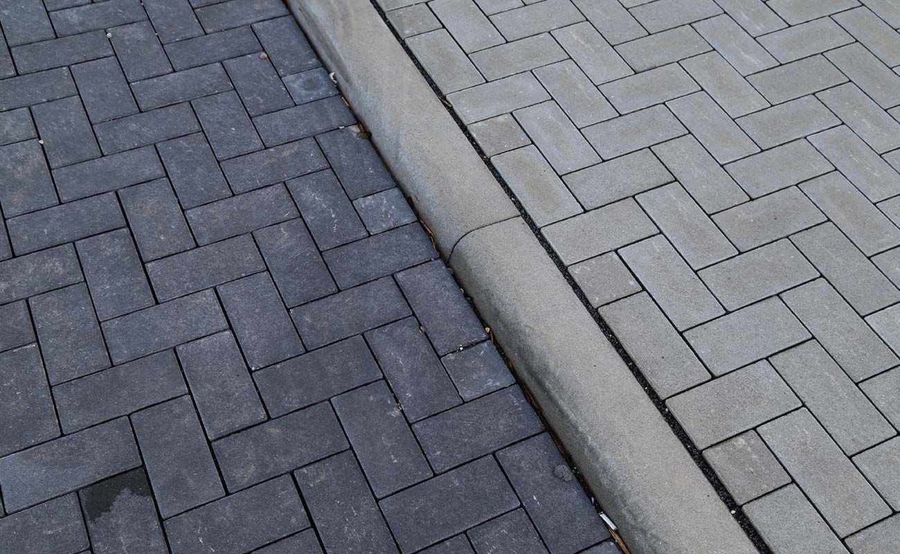 Rundbordsteine in verschiedenen Größen und Farben