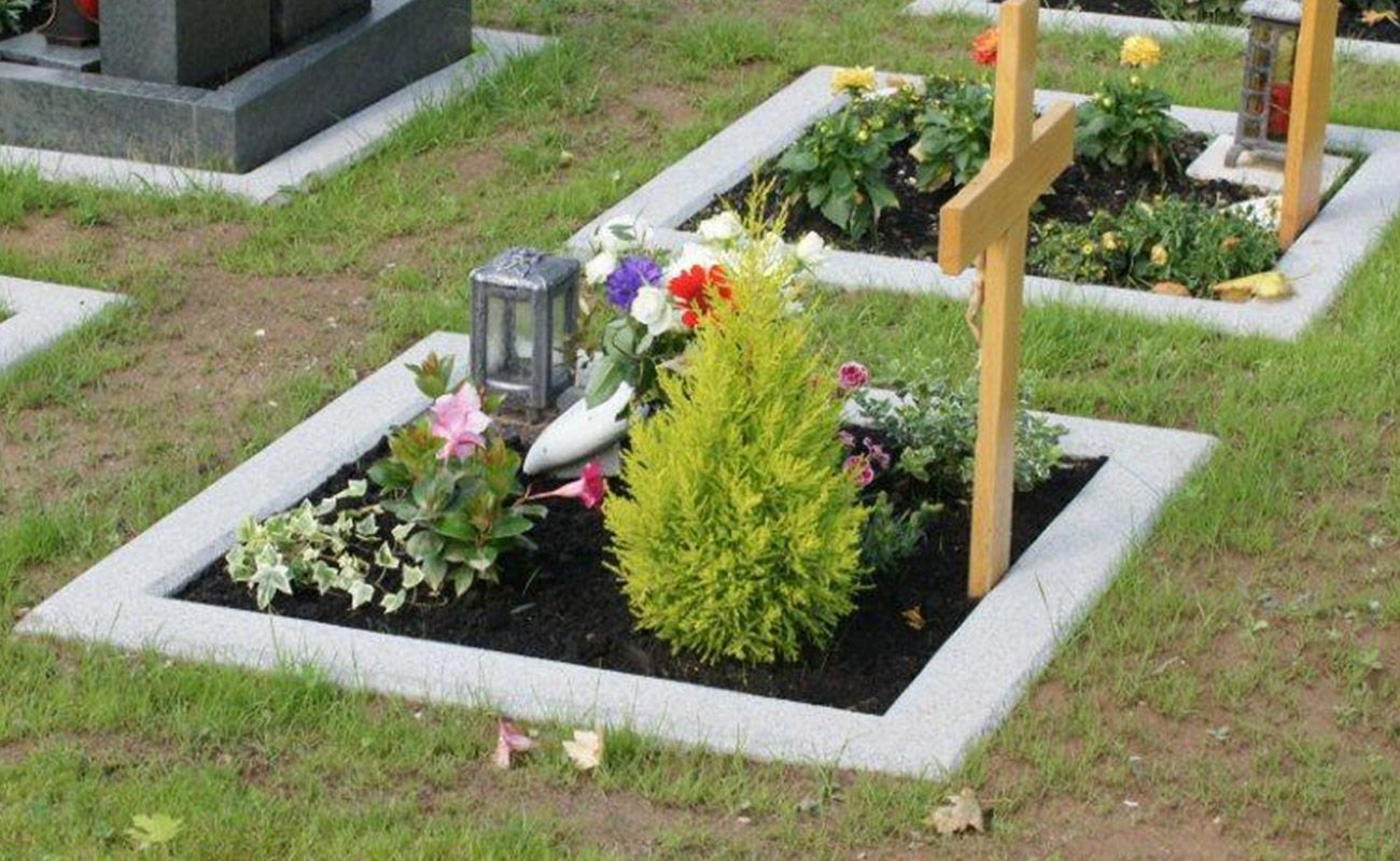Urnengrabumrandung in verschiedenen Farben